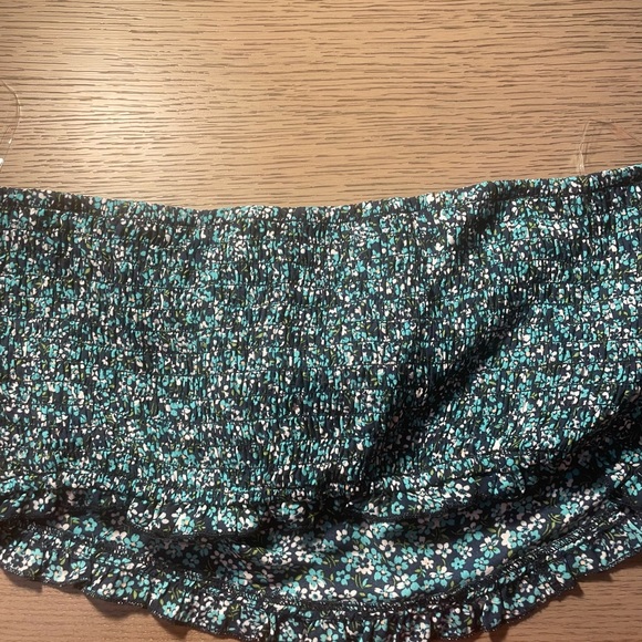 Francesca’s Floral Blouse - Picture 6 of 6